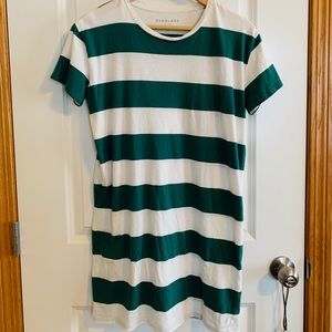 Everlane box cut tea dress in size s